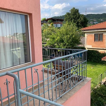 Sunray Guest House, Private Rooms & Apartment With Lovely Sea View Варна Екстер'єр фото
