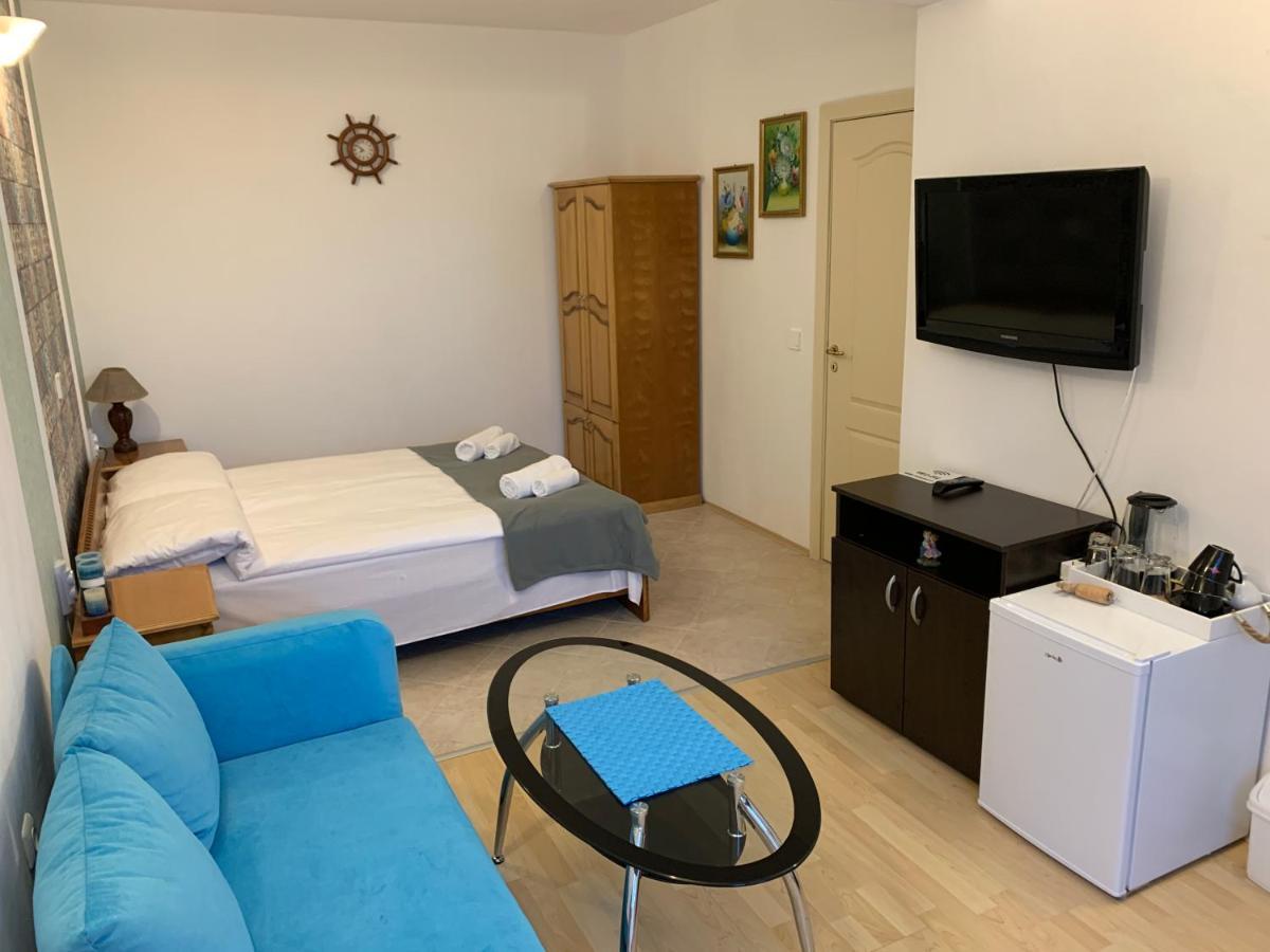 Sunray Guest House, Private Rooms & Apartment With Lovely Sea View Варна Екстер'єр фото