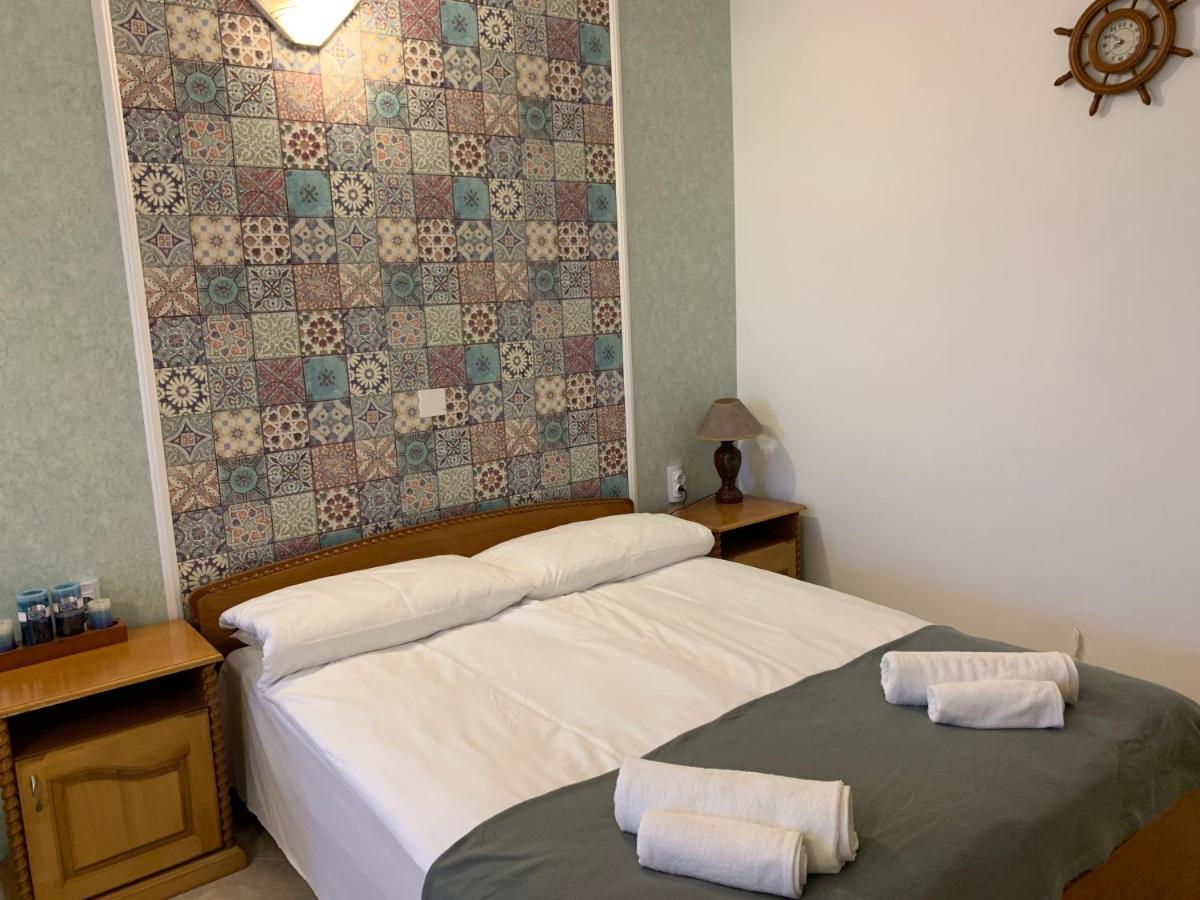 Sunray Guest House, Private Rooms & Apartment With Lovely Sea View Варна Екстер'єр фото