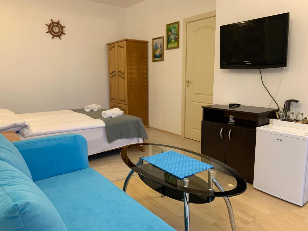 Sunray Guest House, Private Rooms & Apartment With Lovely Sea View Варна Екстер'єр фото