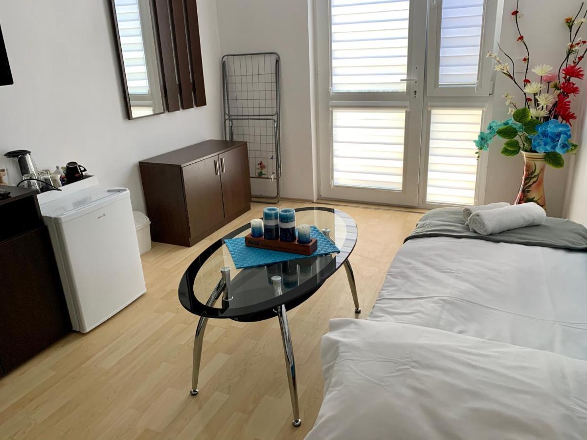Sunray Guest House, Private Rooms & Apartment With Lovely Sea View Варна Екстер'єр фото