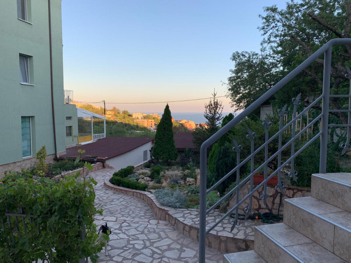 Sunray Guest House, Private Rooms & Apartment With Lovely Sea View Варна Екстер'єр фото