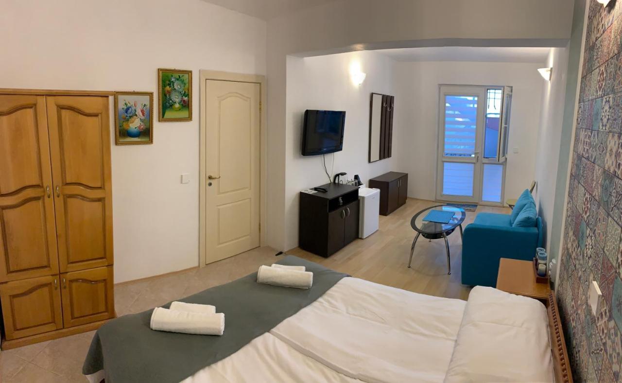 Sunray Guest House, Private Rooms & Apartment With Lovely Sea View Варна Екстер'єр фото