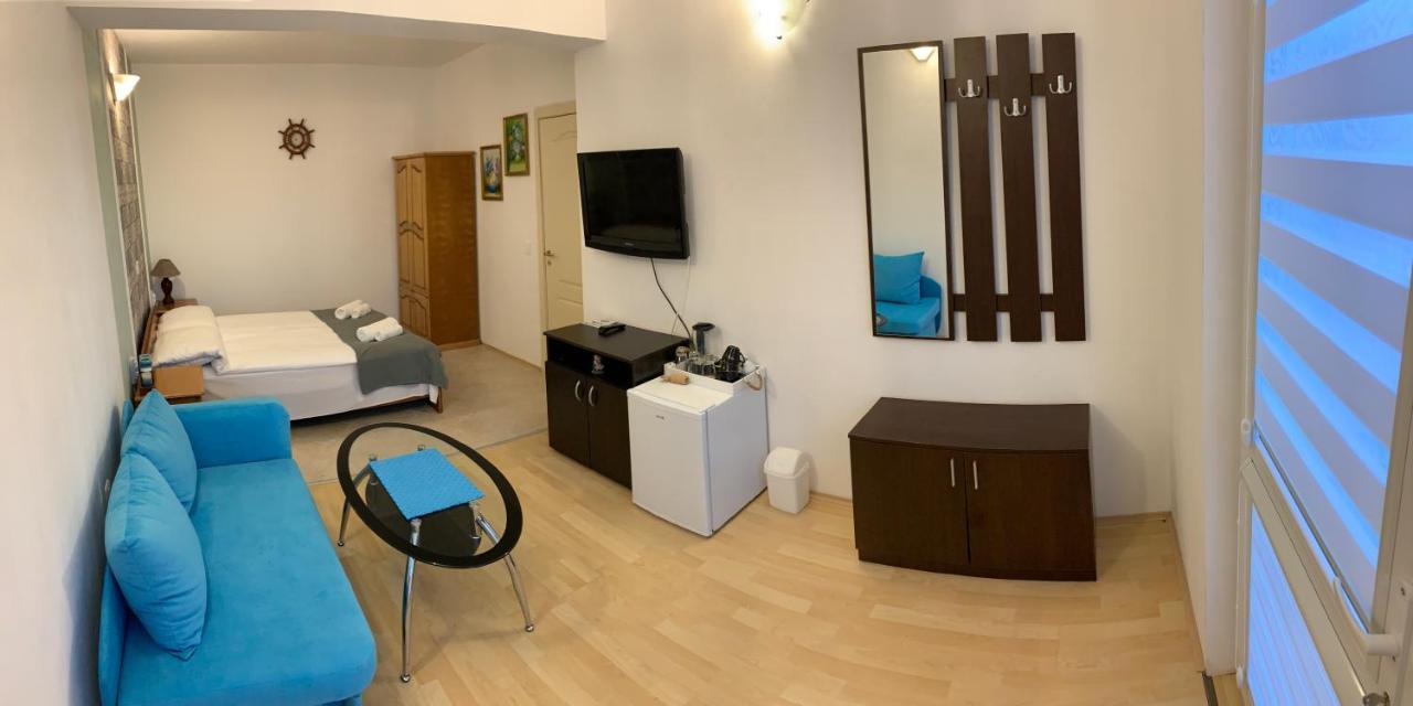 Sunray Guest House, Private Rooms & Apartment With Lovely Sea View Варна Екстер'єр фото