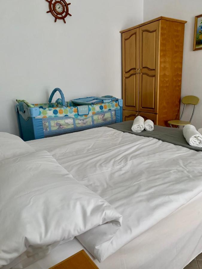 Sunray Guest House, Private Rooms & Apartment With Lovely Sea View Варна Екстер'єр фото