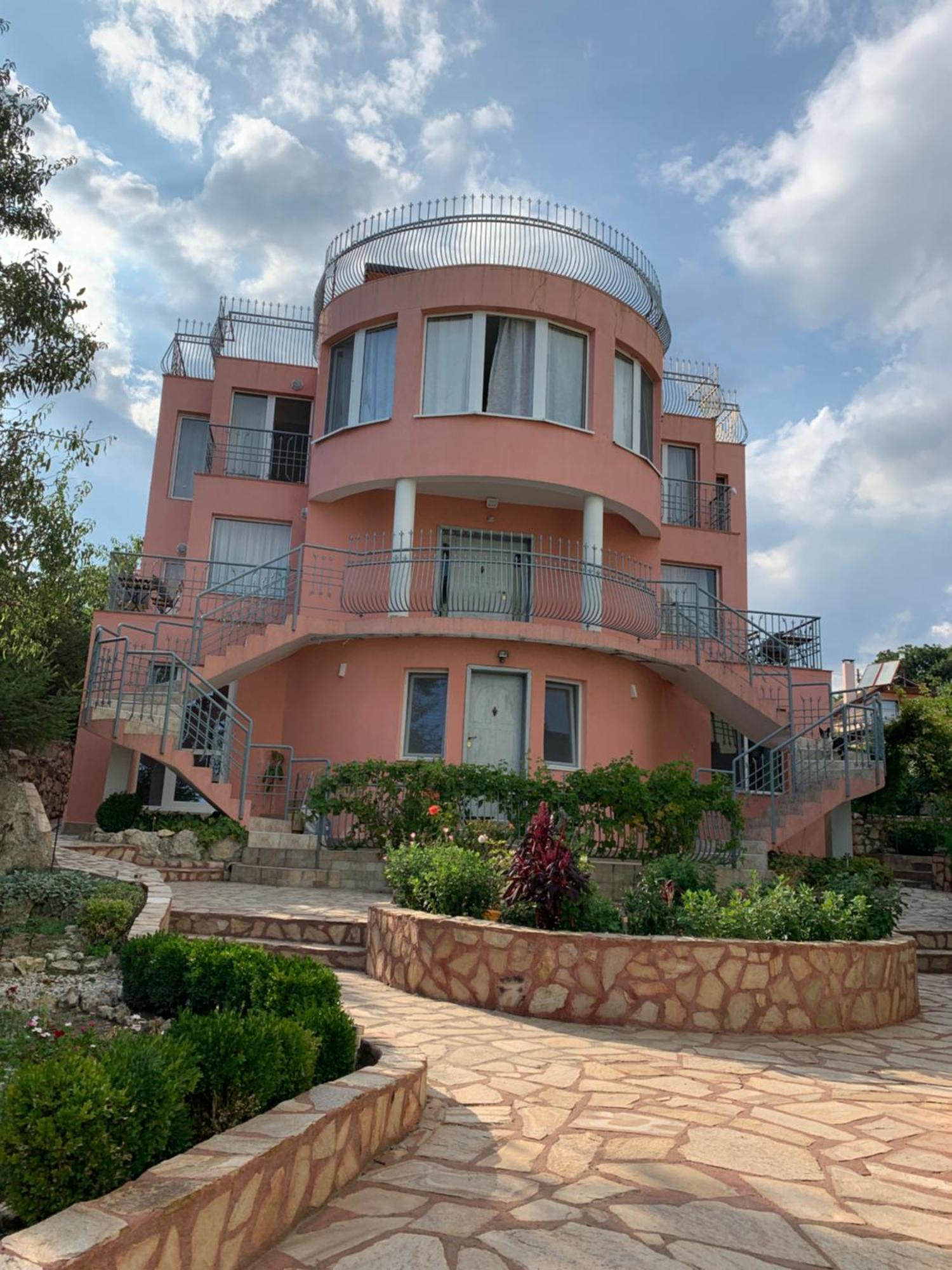 Sunray Guest House, Private Rooms & Apartment With Lovely Sea View Варна Екстер'єр фото