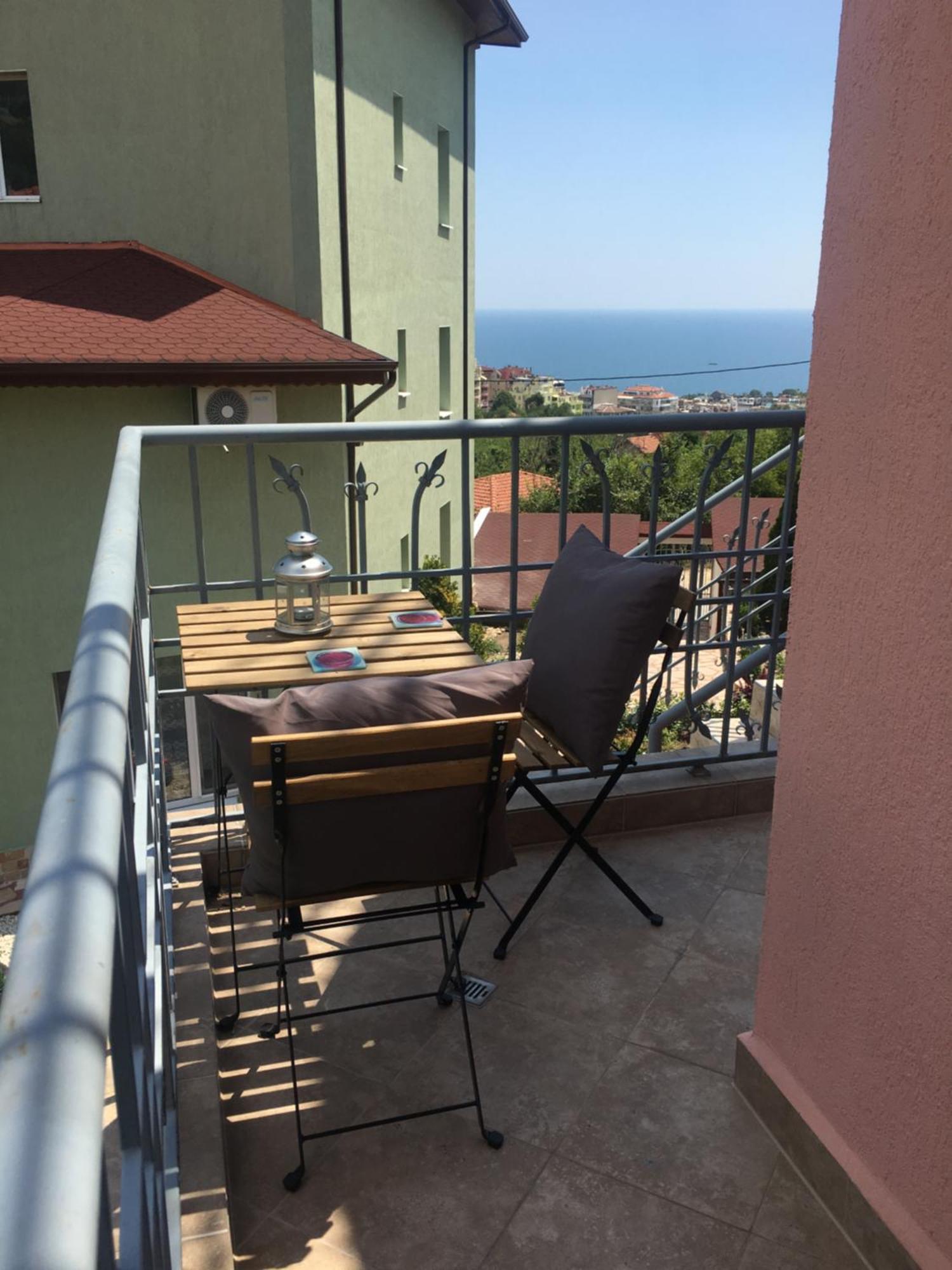 Sunray Guest House, Private Rooms & Apartment With Lovely Sea View Варна Екстер'єр фото