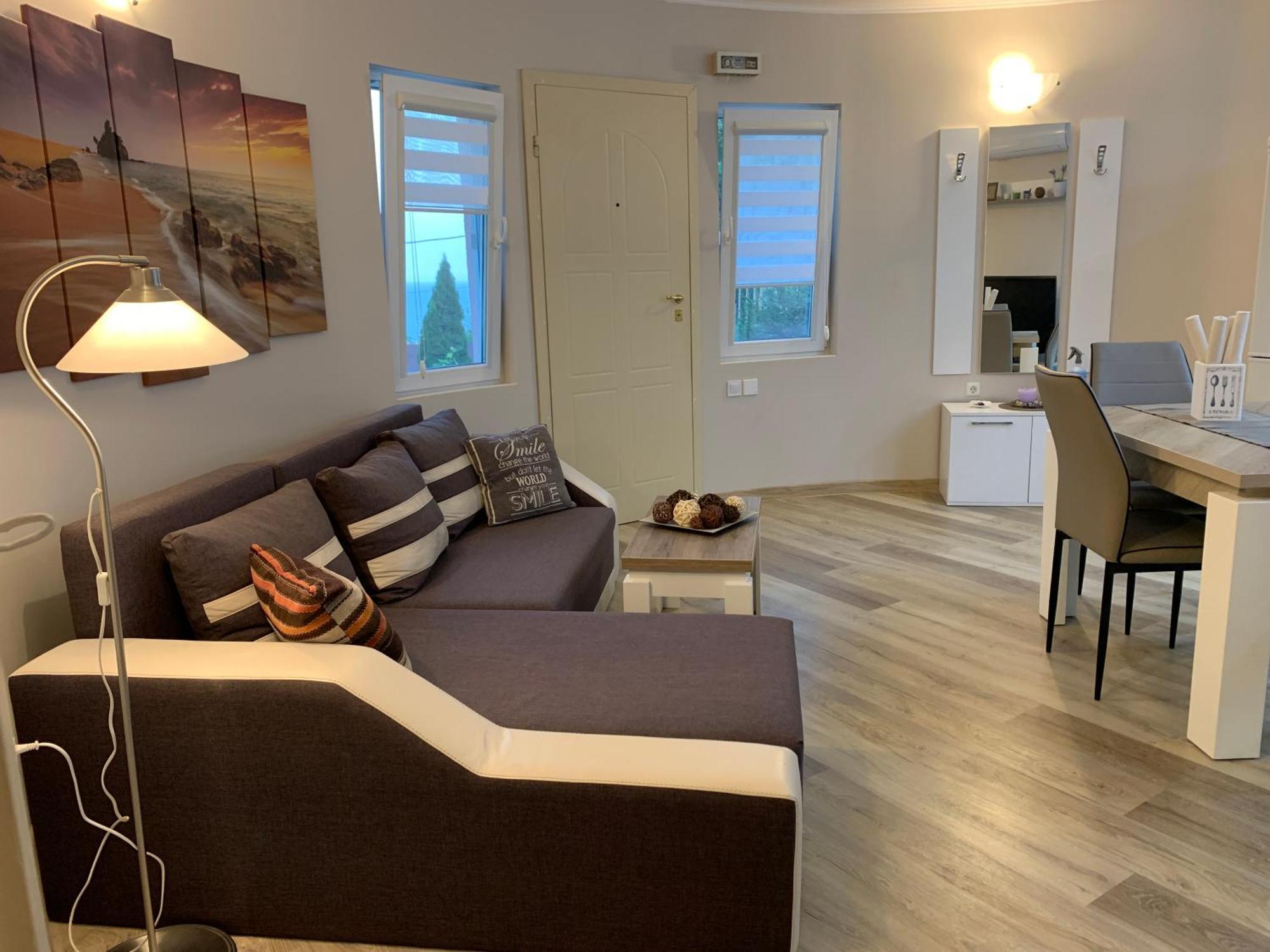 Sunray Guest House, Private Rooms & Apartment With Lovely Sea View Варна Екстер'єр фото