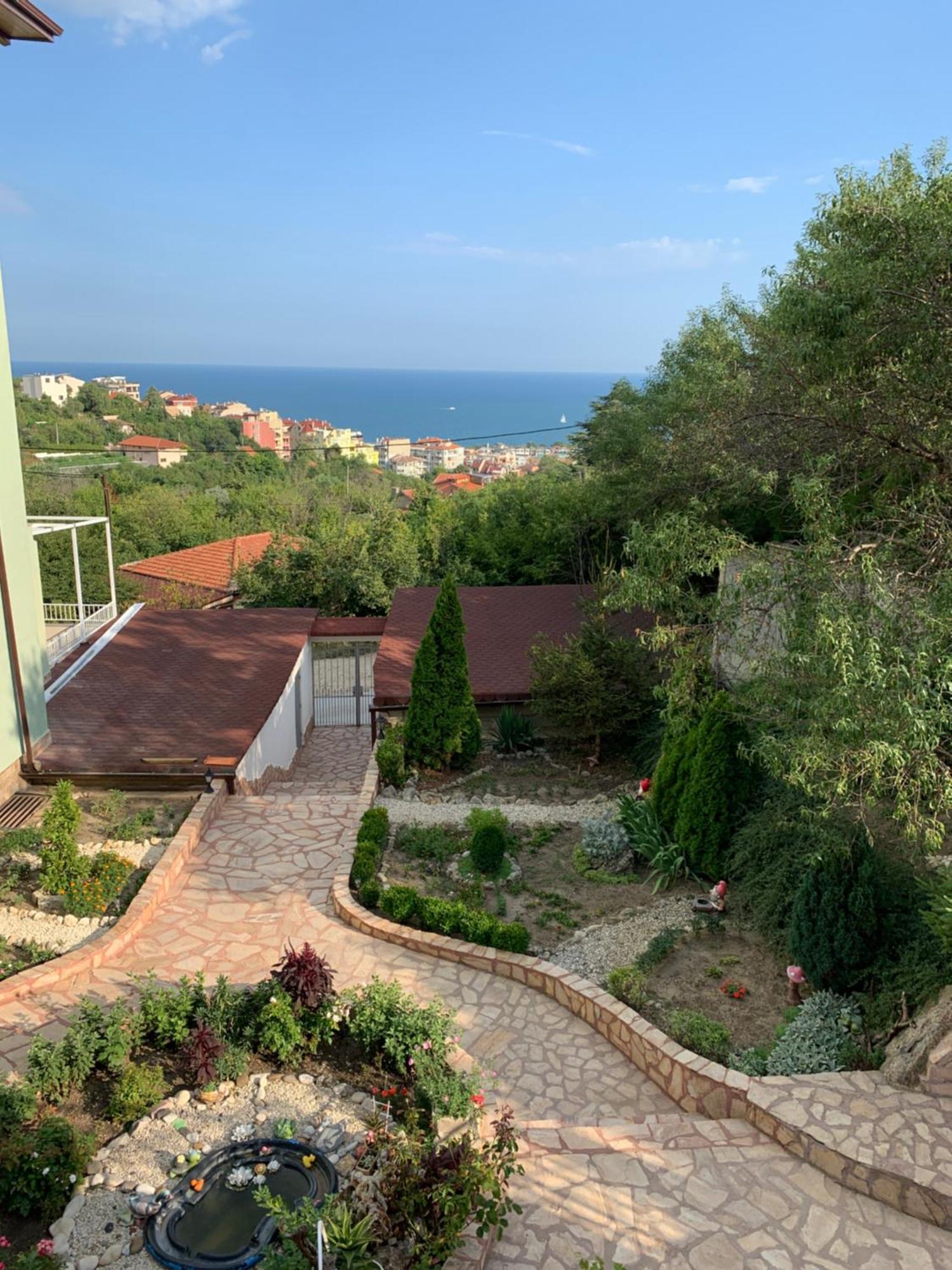 Sunray Guest House, Private Rooms & Apartment With Lovely Sea View Варна Екстер'єр фото