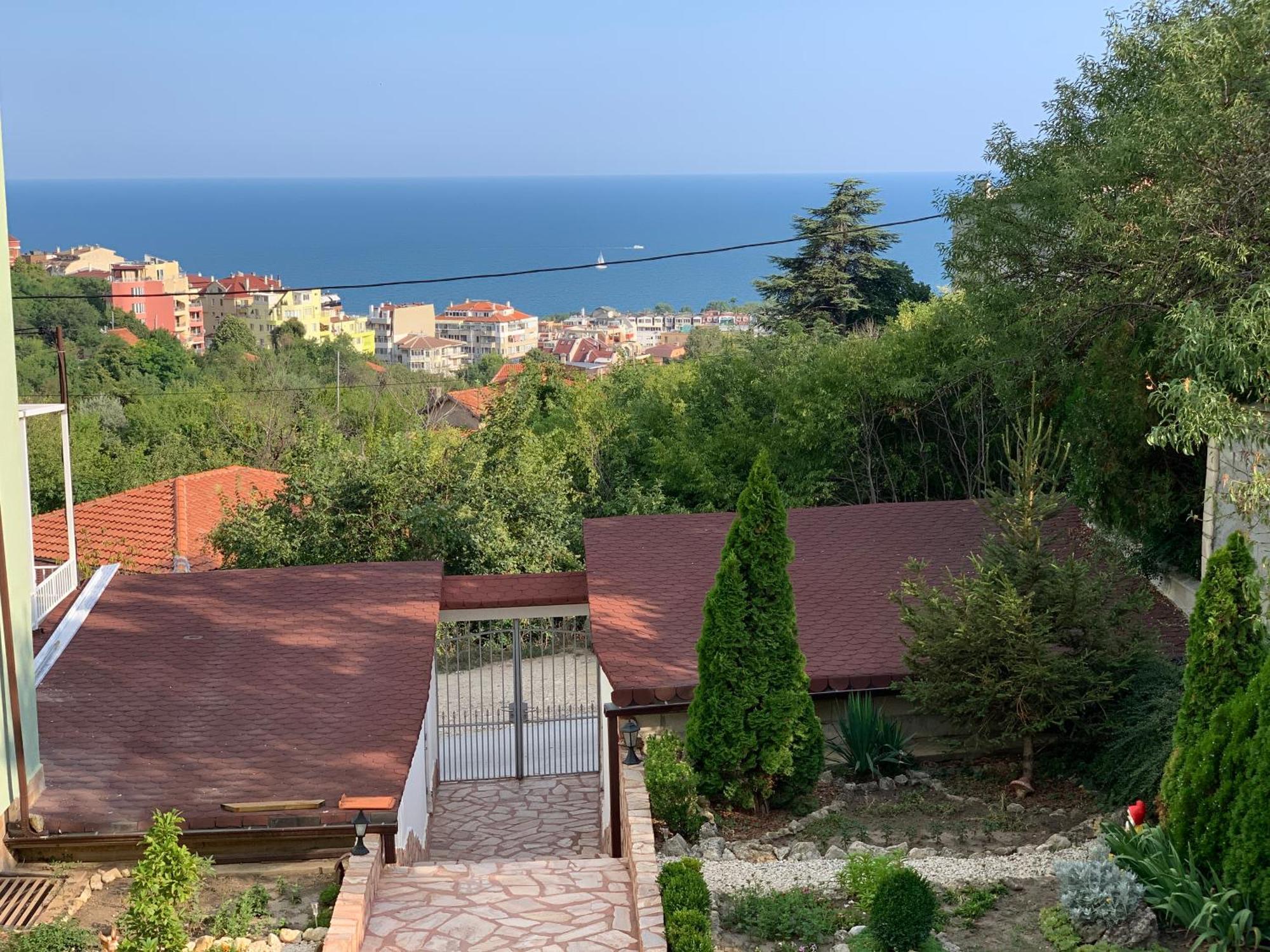 Sunray Guest House, Private Rooms & Apartment With Lovely Sea View Варна Екстер'єр фото