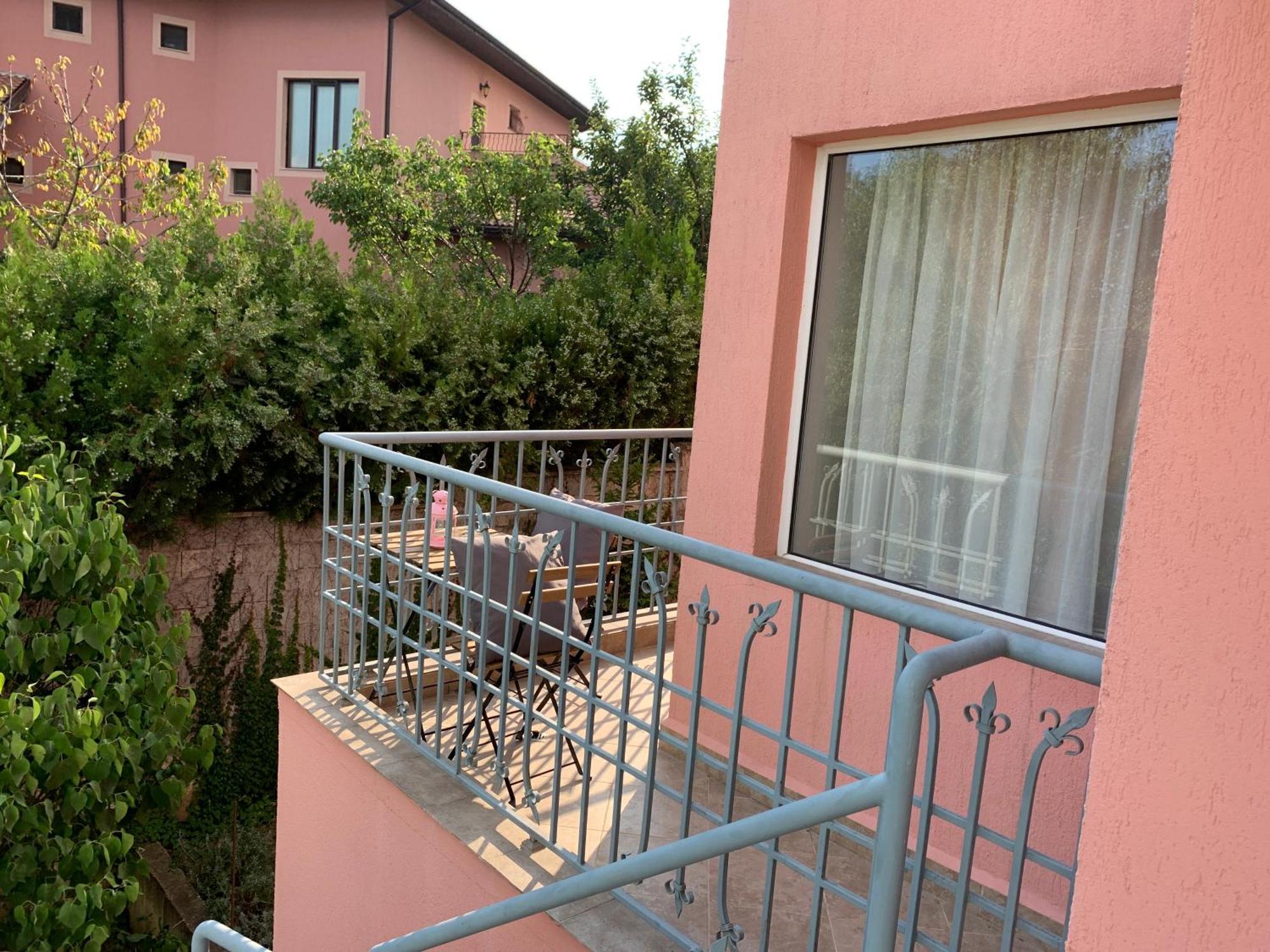 Sunray Guest House, Private Rooms & Apartment With Lovely Sea View Варна Екстер'єр фото