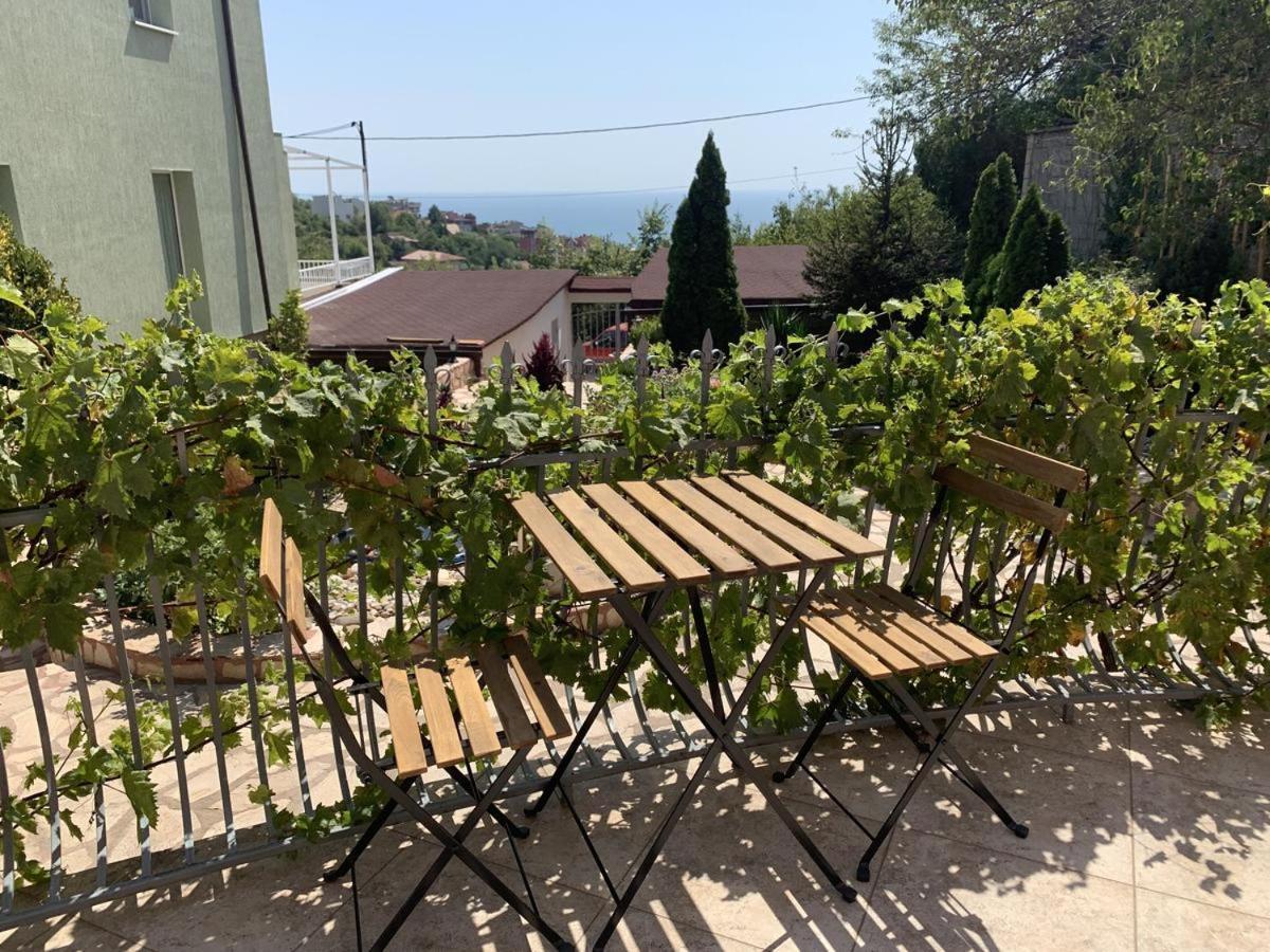 Sunray Guest House, Private Rooms & Apartment With Lovely Sea View Варна Екстер'єр фото