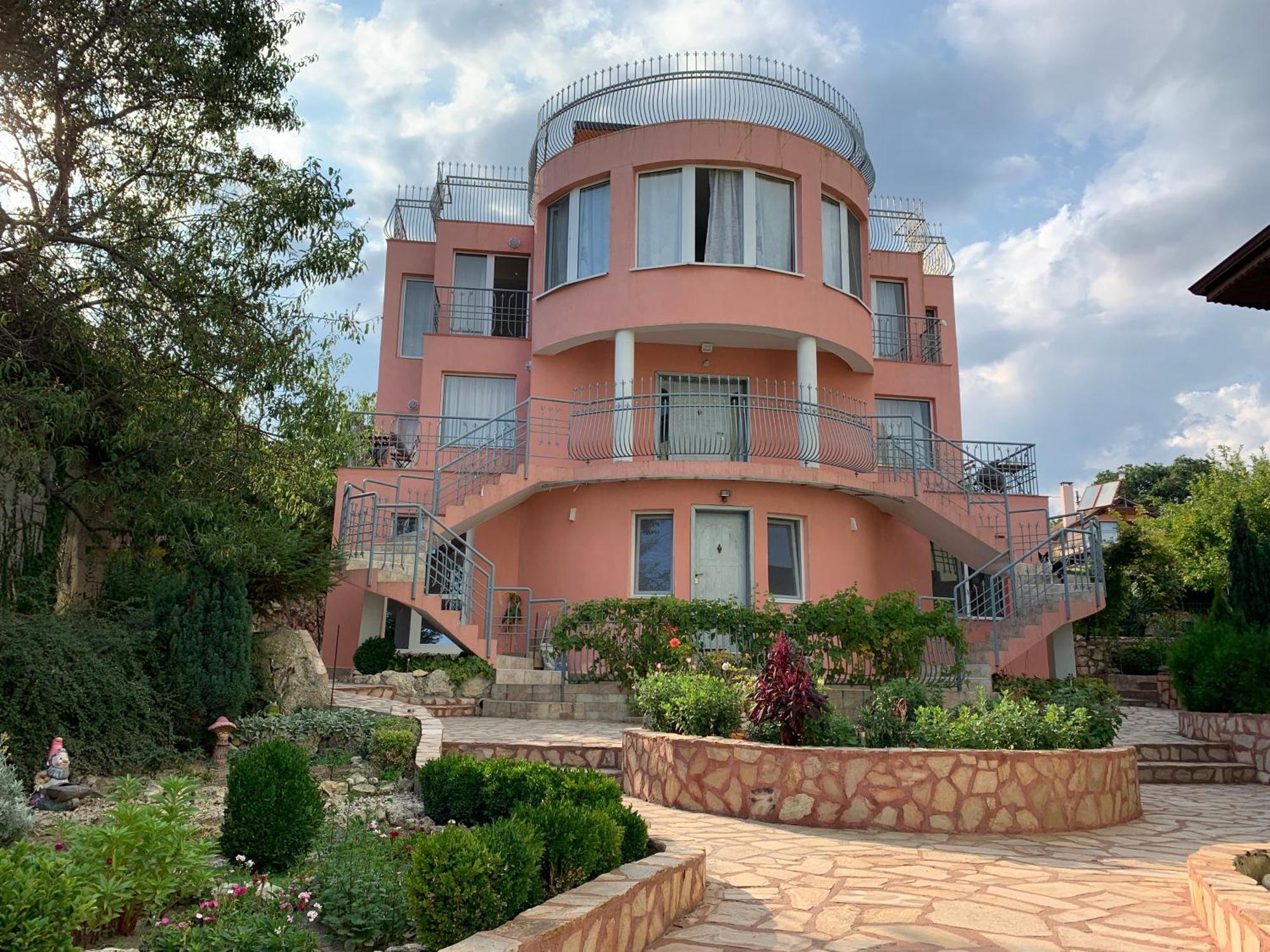 Sunray Guest House, Private Rooms & Apartment With Lovely Sea View Варна Екстер'єр фото