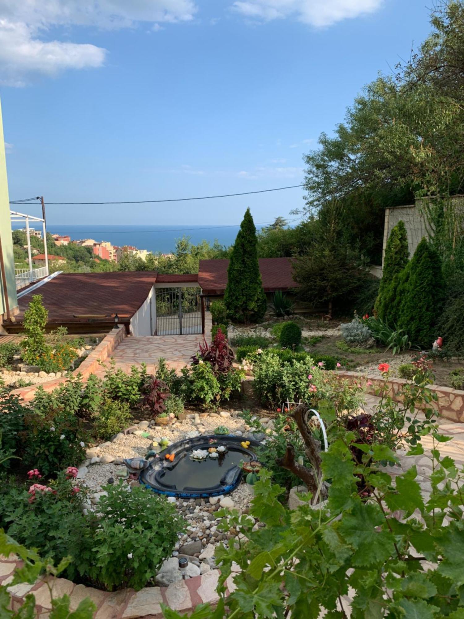 Sunray Guest House, Private Rooms & Apartment With Lovely Sea View Варна Екстер'єр фото