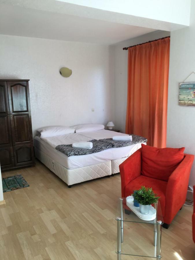 Sunray Guest House, Private Rooms & Apartment With Lovely Sea View Варна Екстер'єр фото