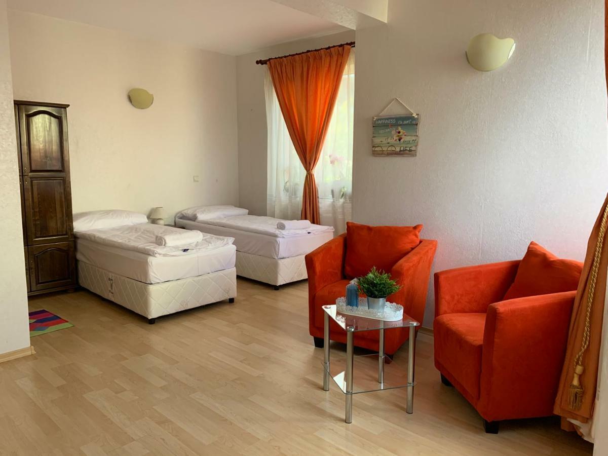 Sunray Guest House, Private Rooms & Apartment With Lovely Sea View Варна Екстер'єр фото