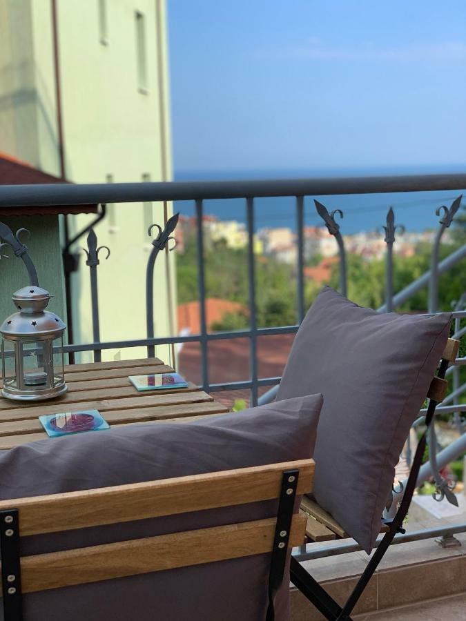 Sunray Guest House, Private Rooms & Apartment With Lovely Sea View Варна Екстер'єр фото