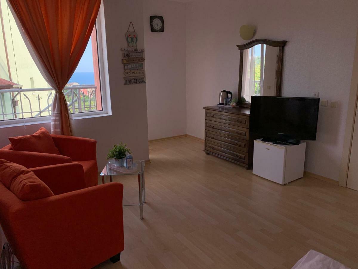 Sunray Guest House, Private Rooms & Apartment With Lovely Sea View Варна Екстер'єр фото