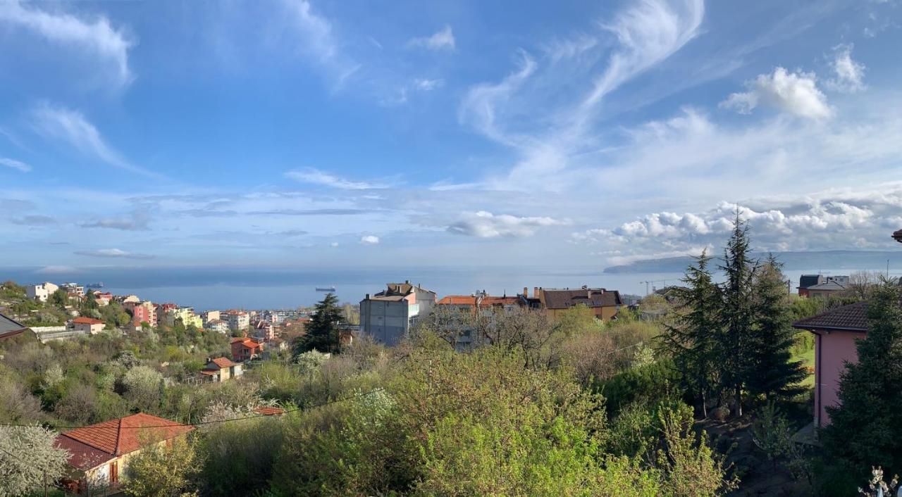 Sunray Guest House, Private Rooms & Apartment With Lovely Sea View Варна Екстер'єр фото